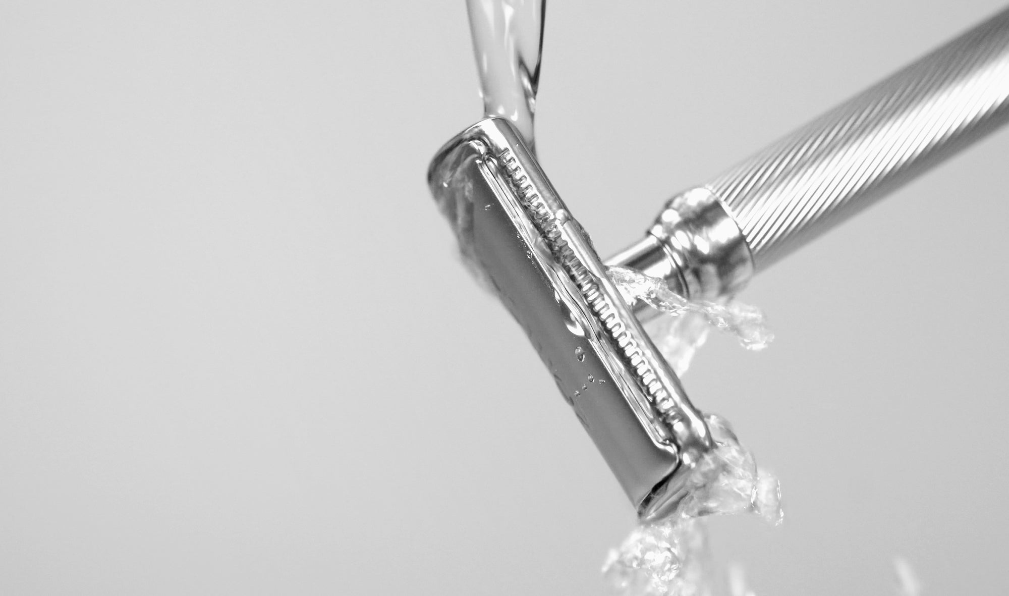 How to clean safety razor